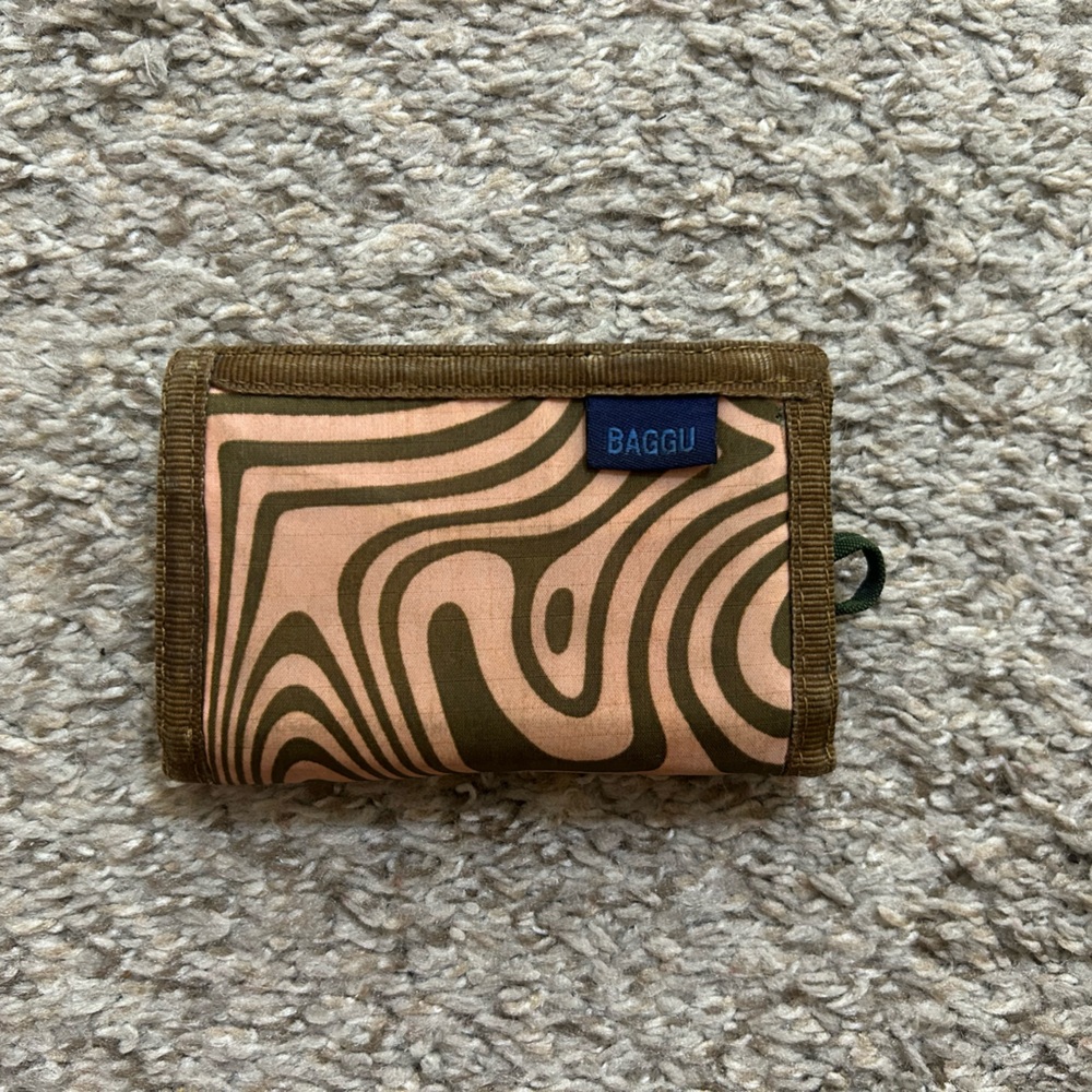 BAGGU Salmon Trippy Swirl Nylon Wallet Green Trifold Velcro Card Slots Key Hole